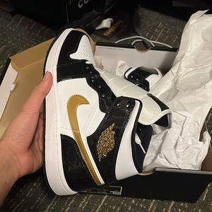 Air Jordan 1 mid SE